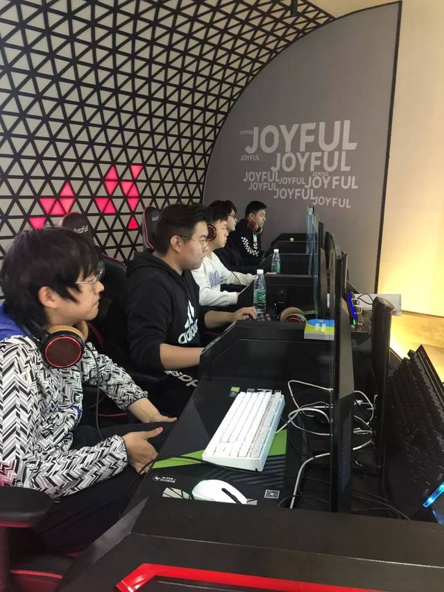 场面热烈 场面热烈